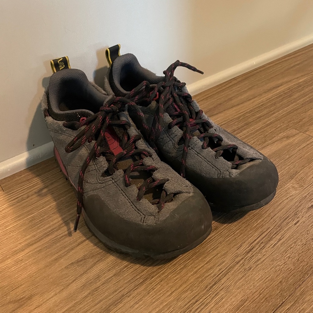 La Sportiva, boulder x, approach shoes 
Women’s size 8, eur 39 1/2
Barely worn